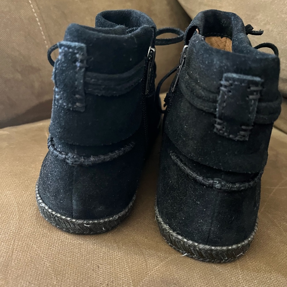 UGG Reid Boot - Picture 2 of 11